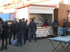 У центрального рынка на парковке за ночь «вырос» ларек, торгующий хлебом