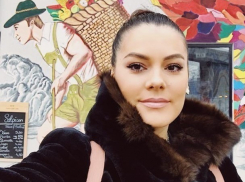 Алина Зотя сделала селфи в новой шубе из Австрии