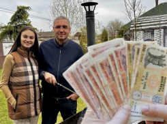 Ренато Усатый получил крупное пожертвование от Нины Крецу - родственницы известного шоумена