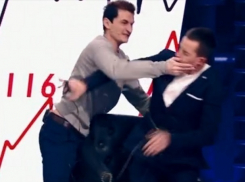 Муж Дианы Шурыгиной избил второго насильника своей жены в эфире российского телеканала