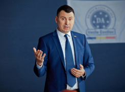 Костюк обвинил структуру при Минфине в выплате миллионных зарплат и пенсий