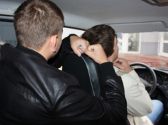 Таксист чудом избежал гибели в схватке с бандитами, которые удавкой душили его под Тирасполем