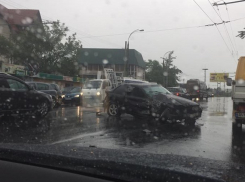 Грандиозную пробку в Кишиневе спровоцировало ДТП с участием микроавтобуса