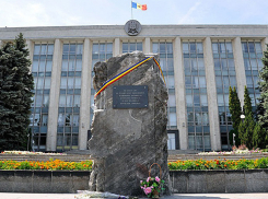 В парламенте высказались за снос камня Гимпу