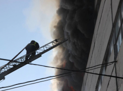 Пожар на улице Заводской до сих пор не локализован