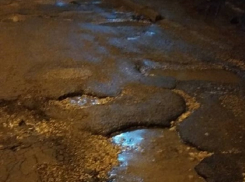 Чудовищно разбитая дорога на Ботанике шокировала автомобилиста