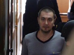 Полиция нашла необычный способ помешать общению Платона с прессой