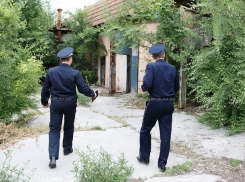 Загадочные смерти во Флорештах: труп жены обнаружили в доме, а мужа – повешенным на дереве 