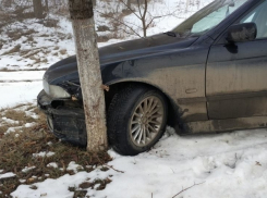 ДТП на трассе Унгены - Кишинев: автомобиль влетел в дерево 