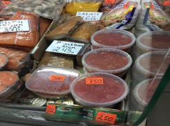 Операция по изъятию нелегальной красной икры попала на видео в Кишиневе