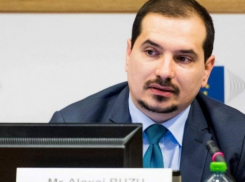 Министр Бузу «не знает точно», какую зарплату получает