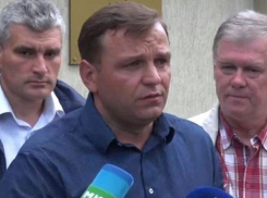 Сразу 13 членов ППДП, недовольных «политической грязью и подковерными играми», покинули партию