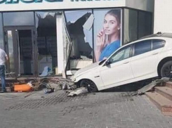 «Решил заехать в аптеку» - авария с участием BMW в Дурлештах