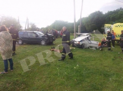 Несовершеннолетний погиб и трое пассажиров получили ранения в жутком лобовом ДТП в Оргеевском районе 