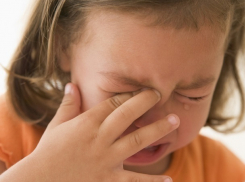 Жестокое избиение двухлетней девочки совершила ее пьяная бабушка в Сынжерее