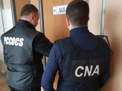 Массовые обыски в городах Молдовы: мошенники отмывали миллионы на яблоках и биткойнах