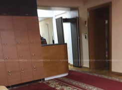 Возле кабинета премьер-министра Павла Филипа установили металлодетектор