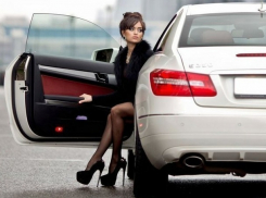 «Налог на роскошь» хотят обязать платить владельцев люксовых авто 