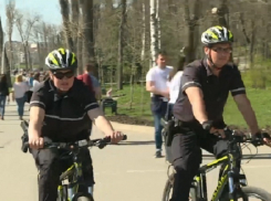 Хулиганов в парках Кишинева встретили обученные американцами полицейские на велосипедах
