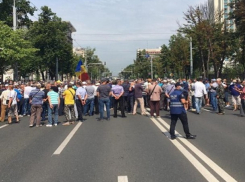 Каждому пикетчику по чепчику: в МВД протестующих просят приходить в головных уборах