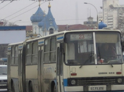 Несмотря на пандемию, салоны иных кишиневских автобусов переполняются до отказа