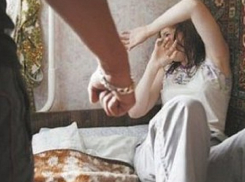 Жестоко избив любовницу, молдаванин сломал ей ребра