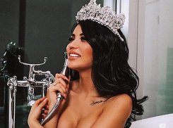 Обнаженная звезда «Дома-2» из Молдовы показала в ванне новую грудь