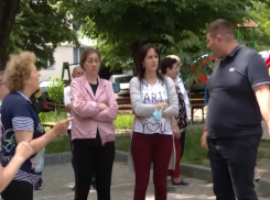Застройщик сквера в Кишиневе разрушает дороги своей строительной техникой - горожане