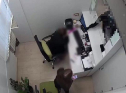 Мужчина в маске совершил разбойное нападение на микрофинансовую организацию и сел на 8 лет