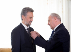 Тимофти наградил румынского посла Орденом Почета 