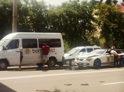 Спортивный BMW, маршрутка и такси «встретились» в цепном ДТП на Телецентре