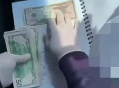 Дело фальшивомонетчиков, сбывавших в Молдове поддельные доллары, передано в суд 