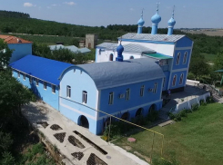 Женский монастырь после обрушения опор начал проваливаться под землю