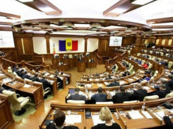 Срочно! Парламент проголосовал за введение в Молдове чрезвычайного положения