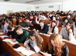 Счастливый шанс отправиться на учебу в Россию получат свыше 500 юношей и девушек из Молдовы