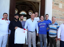 Румыны попросили Додона подарить им футболки «Iubesc Moldova»