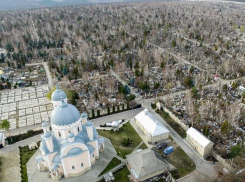 Взятки за места на кладбище в Кишинёве: перед судом предстанут трое чиновников и священник