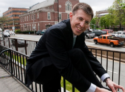 Находящийся под домашним арестом Киртоакэ каким-то чудом увидел по-европейски отремонтированный проспект Штефана чел Маре