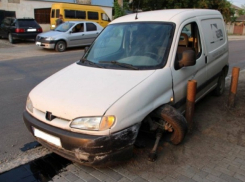 Электрический столб прервал «карьеру» автоугонщика в Фалештах 