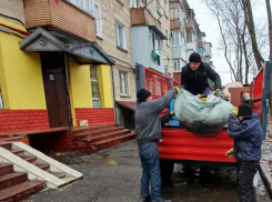 Житель столицы превратил свою квартиру в зловонную свалку