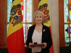 Игорь Додон наградил лидера молдавской общины в Парме