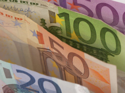 Резкое падение в пятницу и в выходные зафиксируют евро и румынский лей 