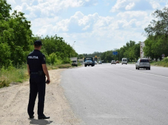 Улицу Кишинева перекрыли и на все выходные превратили в парковку