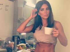 Ани Лорак взбудоражила поклонников шрамом в интимном месте и обнаженными «бесконечными ногами»