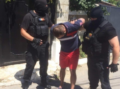 Забившего до смерти посетителя ночного клуба преступника скрутили и показали на видео 