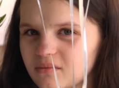 Родившая от загадочного мужчины 12-летняя львовянка показала девочку на видео