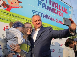 Грандиозный Фестиваль семьи с развлечениями состоялся на центральной площади Кишинева