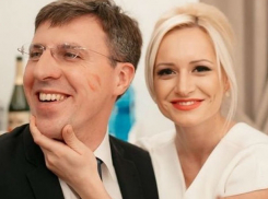 Брошенный красавицей-блондинкой Дорин Киртоакэ отметил грустную годовщину свадьбы