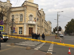 Поступило сообщение о бомбах в зданиях примэрии Кишинева и посольства Украины