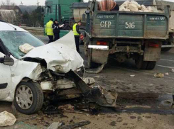 Шесть полицейских получили травмы в столкновении с груженным камнями ЗИЛом в Яловенах 